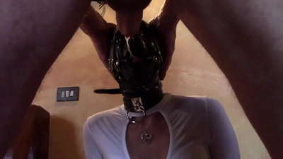 לורה בעקבים, בחירת דגם, סרטון 2021, גרון עמוק עם מספר טבעות